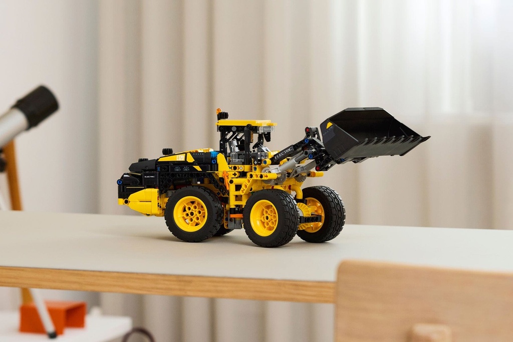 LEGO Technic Volvo L120 Electric Wheel Loader 42209