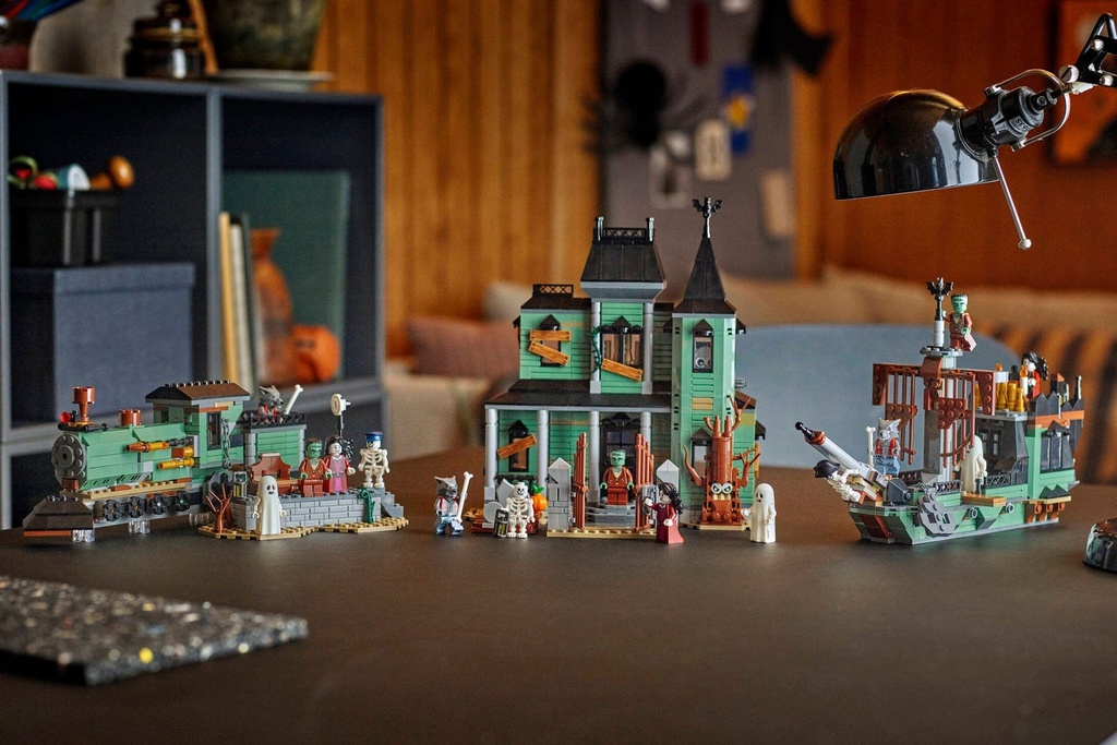 LEGO Creator 3-In-1 Haunted Mansion 31167
