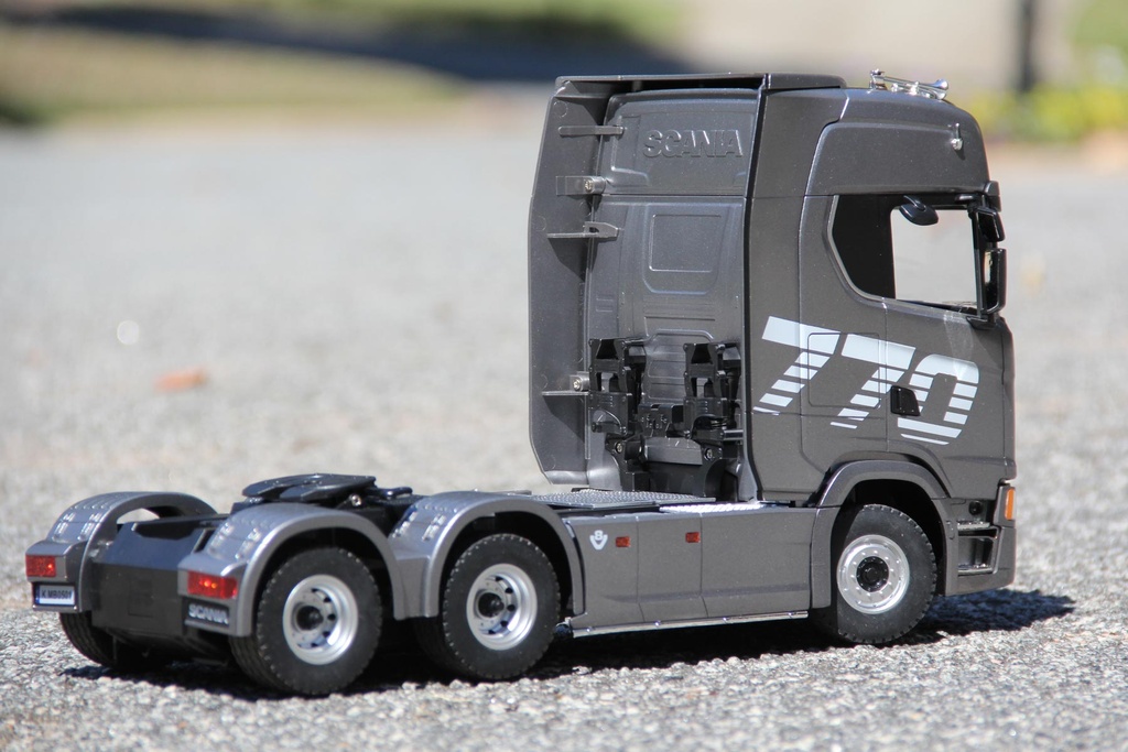 Huina Scania 770S Grey 1/18 Scale Semi Tractor - RTR