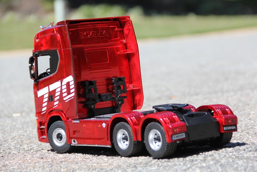 Huina Scania 770S Red 1/18 Scale Semi Tractor - RTR