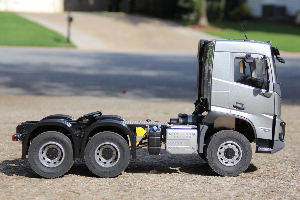 Double Eagle Volvo FMX 1/14 Scale Metal 6x4 Semi Truck - RTR