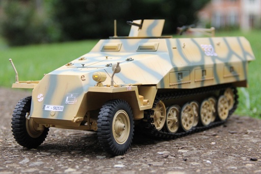 [TOR29001-CA] Torro German Sd.Kfz. 251/1 Ausf. D Camo 1/16 Scale Armored Halftrack - RTR