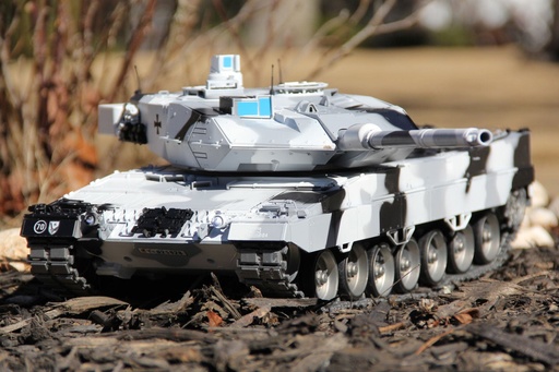 [HLG3889-004(OB2312)] Heng Long German Leopard 2A6 Winter Camo Professional Edition 1/16 Scale Battle Tank - RTR - (OPEN BOX)
