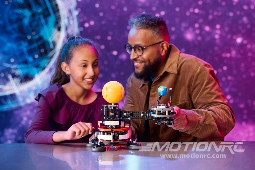 LEGO Technic Planet Earth and Moon in Orbit 42179