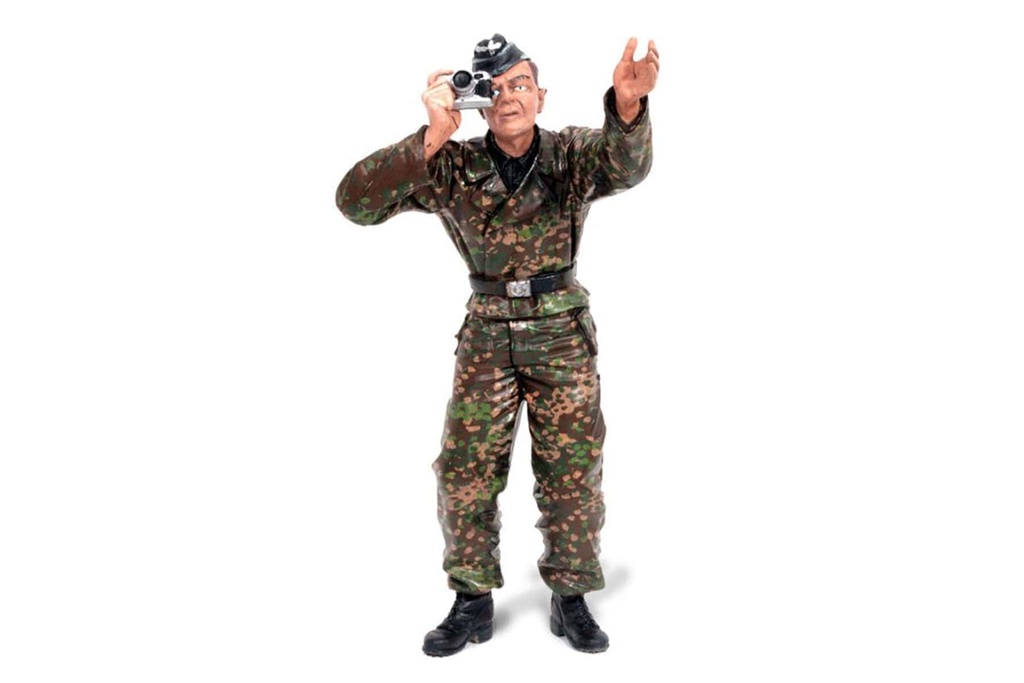 Torro 1/16 Scale Figure Tank Loader Standing